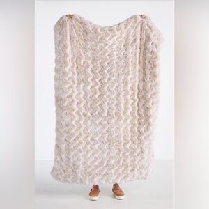 Anthropologie Luxe Faux Fur Throw Blanket • Waitlisted • 70x50